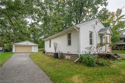 2325 Eastlawn Ave, Akron, OH, 44305-3902 | Card Image
