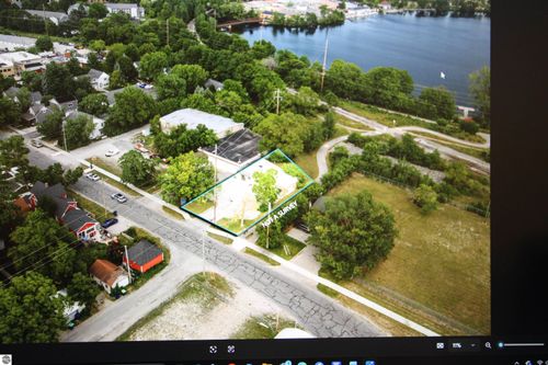 811 Lake Ave, Traverse City, MI, 49684-3245 | Card Image