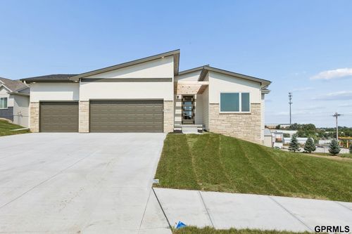 7711 S 180th Ave, Omaha, NE, 68136-1602 | Card Image