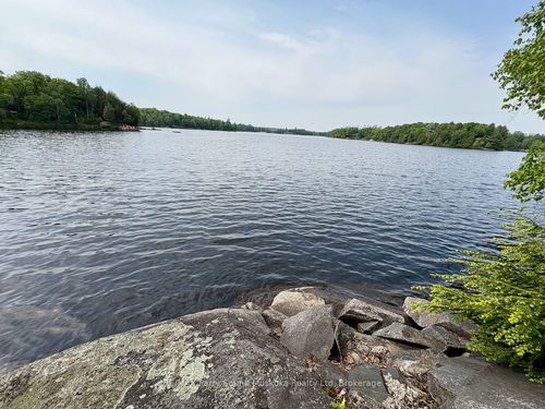 490 N Meadowcove Rd, Whitestone, ON, P0A1G0 | Card Image