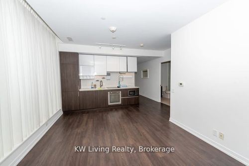 3302-898 Portage Pky, Concord, ON, L4K0J6 | Card Image