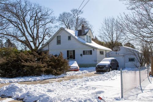 144 Carleton Ave, Islip Terrace, NY, 11752-2620 | Card Image