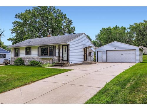 2524 Mayer Lane, Maplewood, MN, 55119 | Card Image