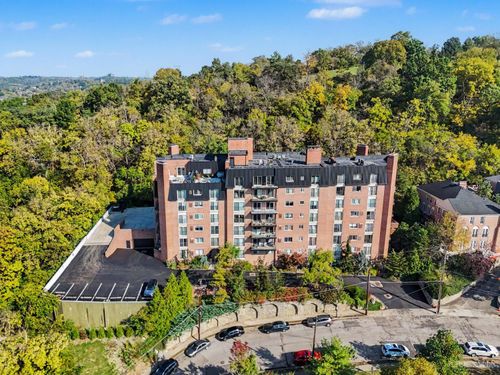 880 Rue De La Paix, Cincinnati, OH, 45220-1071 | Card Image