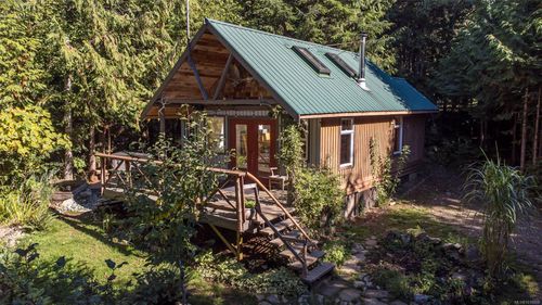 584 Sabre Rd, Sayward, BC, V0P1R0 | Card Image