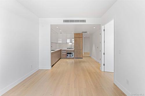 5g-136-18 Maple Ave, Flushing, NY, 11355-3824 | Card Image