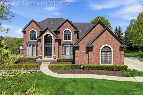 668 Springview Dr, Rochester, MI, 48307-6071 | Card Image