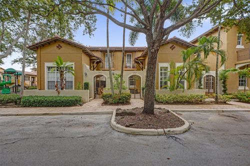 803 Sw 147th Ter, Pembroke Pines, FL, 33027-6139 | Card Image