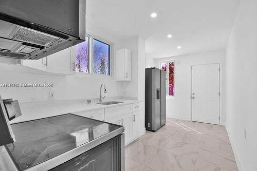 2-3025 Nw 8th Ave, Miami, FL, 33127-3627 | Card Image