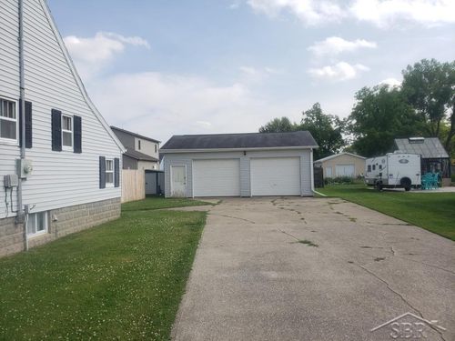 3525 Shattuck Rd, Saginaw, MI, 48603-3112 | Card Image