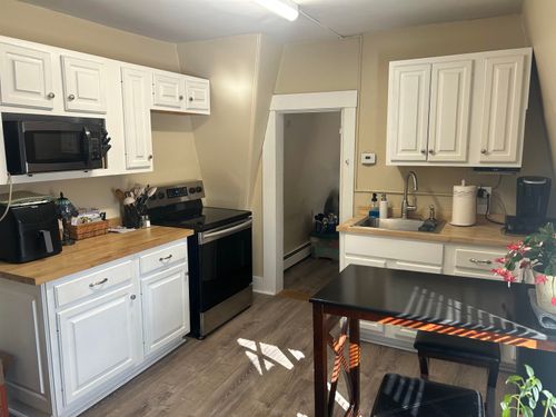 35 Grove St, Rochester, NH, 03868-8514 | Card Image