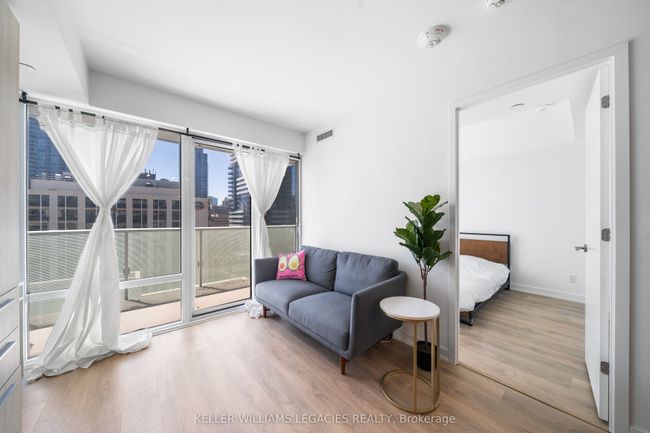 1211 - 501 Yonge St, Condo with 2 bedrooms, 1 bathrooms and null parking in Toronto ON | Image 9