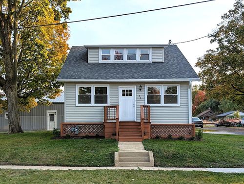 124 W Middle St, FRANKLIN GROVE, IL, 61031-7709 | Card Image