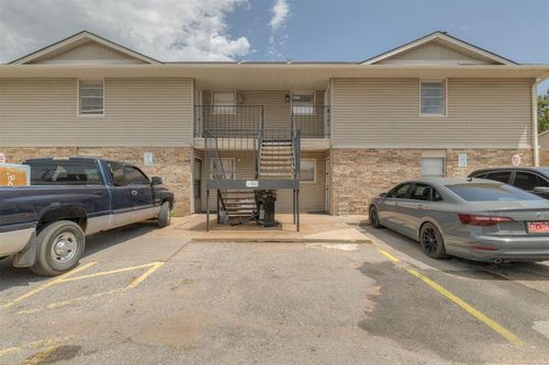d-6732 N Meridian Ave, Oklahoma City, OK, 73116-1437 | Card Image