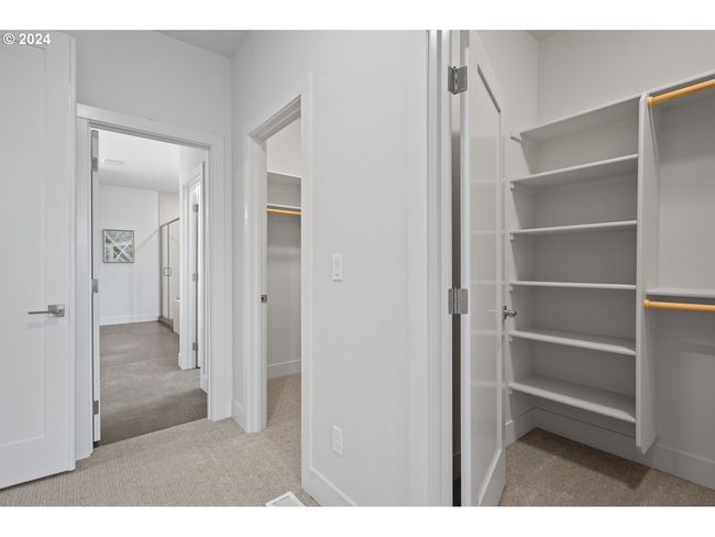 8870 Sw Mohegan Ln, House other with 5 bedrooms, 3 bathrooms and 3 parking in Tualatin OR | Image 24