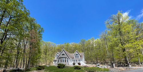 8 Kickapoo Dr, Hazle Township, PA, 18202-9547 | Card Image