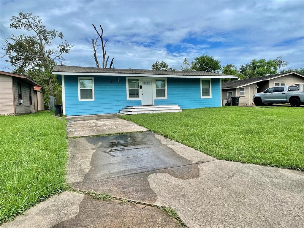 Acacia St, Lake Jackson, TX 77566