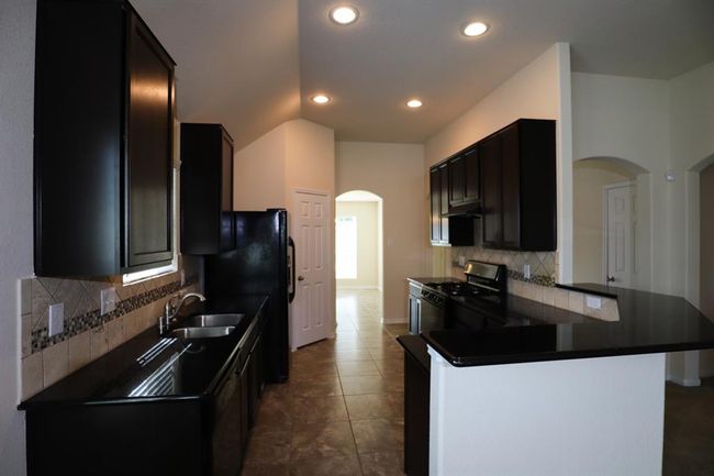 17907 Acorn Field Trl, House other with 3 bedrooms, 2 bathrooms and 3 parking in Humble TX | Image 5