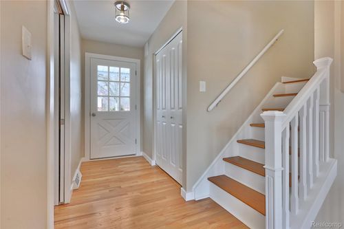 28542 Kendallwood Dr, Farmington Hills, MI, 48334-2633 | Card Image