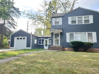 View of front of property with a front yard | Image 2