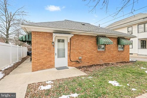 b-10 Swan St, HARRISBURG, PA, 17111-1951 | Card Image