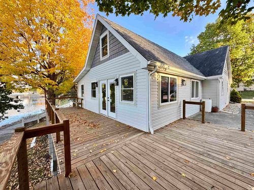 109 Park Dr, Rome City, IN, 46784-9672 | Card Image