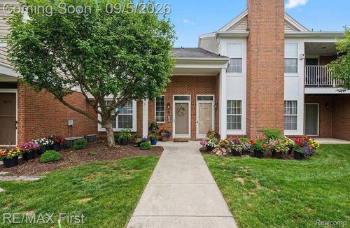 46124 Allenton Dr, Macomb, MI, 48044-5221 | Card Image