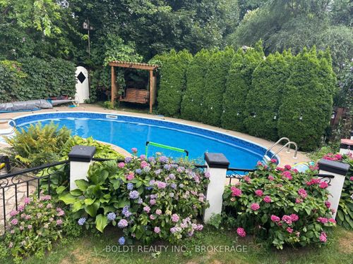 720 Niagara St, Saint Catharines, ON, L2M3R9 | Card Image