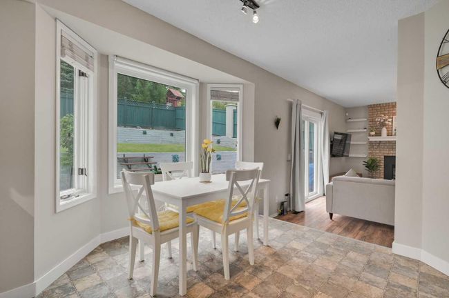 2815 Signal Hill Dr Sw, House other with 3 bedrooms, 3 bathrooms and 4 parking in Calgary AB | Image 8