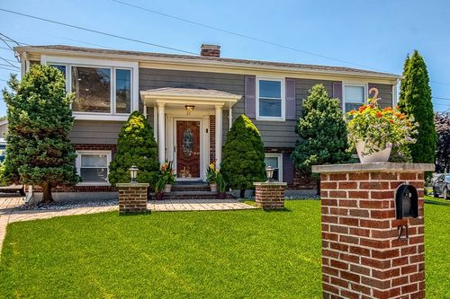 21 Cardosi Ct, Pawtucket, RI, 02861-3803 | Card Image