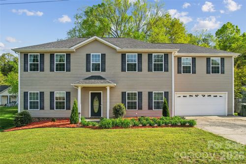1042 Arrowhead Dr Se, Concord, NC, 28025-3904 | Card Image