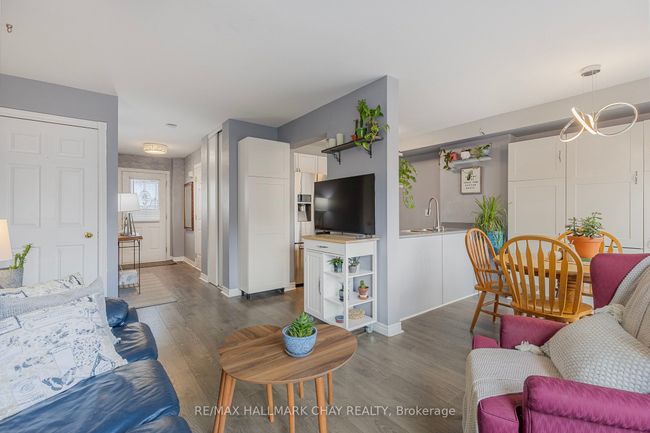 17 Michael Cres, House attached with 3 bedrooms, 2 bathrooms and 2 parking in Barrie ON | Image 12