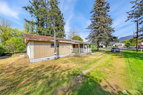 205 W 2nd St, Nooksack, WA, 98276-9589 | Card Image