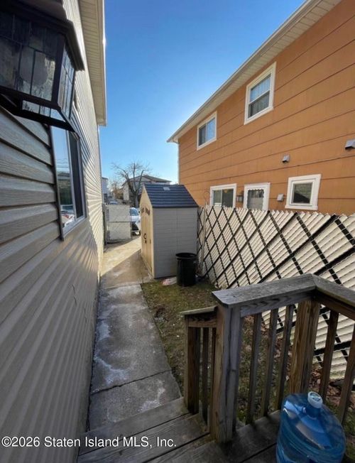 side-apartment-61 Stepney St, Staten Island, NY, 10314-6012 | Card Image
