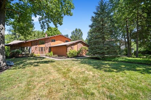 6551 Queens Way, Brecksville, OH, 44141-2767 | Card Image