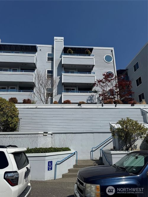 301-2244 13th Ave W, Seattle, WA, 98119-2400 | Card Image