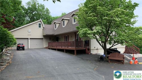 3205 Ely Ct, Bushkill, PA, 18324-7994 | Card Image