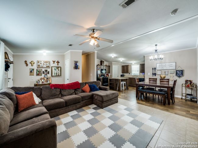 1271 Sandbranch Rd, House other with 3 bedrooms, 2 bathrooms and null parking in Bigfoot TX | Image 14