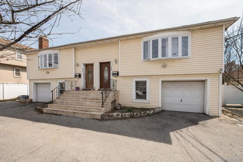 569 Peninsula Blvd, Cedarhurst, NY, 11516-1330 | Card Image