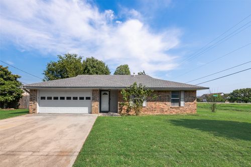 2 Finley Cir, Krum, TX, 76249-5110 | Card Image