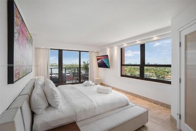 1221 - 5225 Collins Ave, Condo with 4 bedrooms, 3 bathrooms and null parking in Miami Beach FL | Image 2