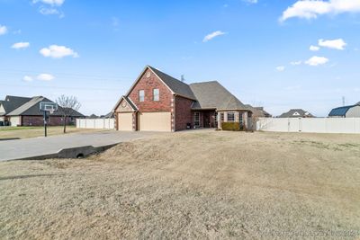 6235 E 144th Street, House other with 4 bedrooms, 3 bathrooms and null parking in Collinsville OK | Image 2