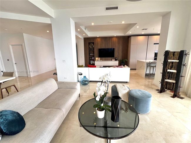 APT-4505 - 848 Brickell Key Dr, Condo with 3 bedrooms, 4 bathrooms and null parking in Miami FL | Image 22