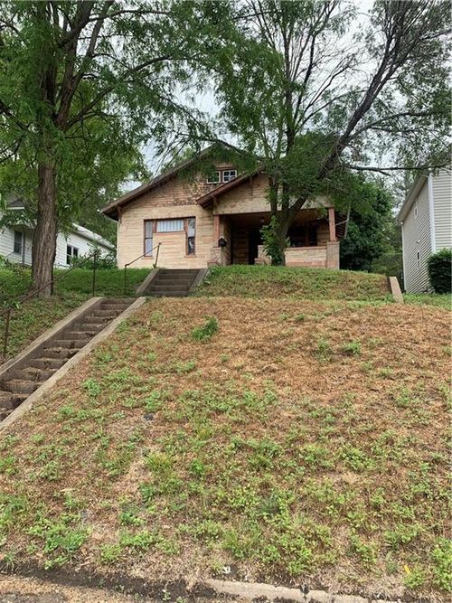1331 S 17th St, Saint Joseph, MO, 64507-1236 | Card Image