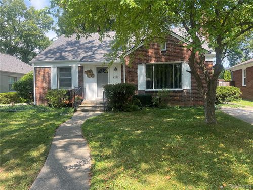 2527 Buckingham Ave, Birmingham, MI, 48009-7552 | Card Image
