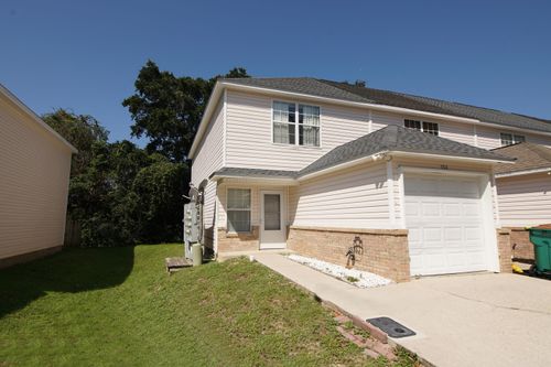 984 Scenic Oak Ln, Fort Walton Beach, FL, 32547-4972 | Card Image