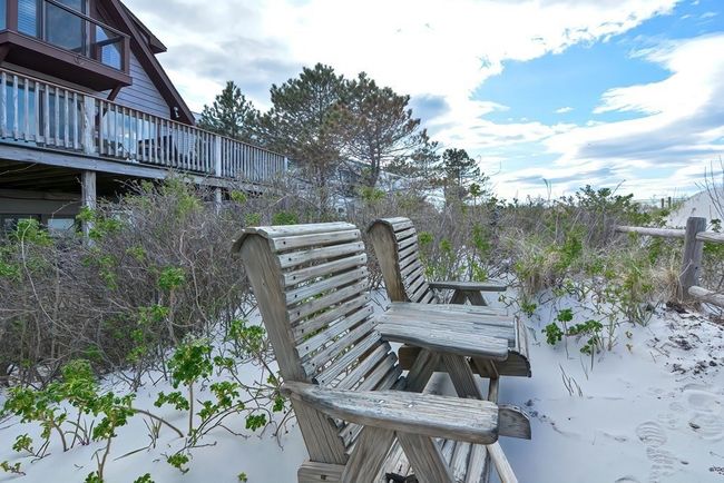 18 Bungalow Rd, House other with 5 bedrooms, 3 bathrooms and 4 parking in Gloucester MA | Image 25