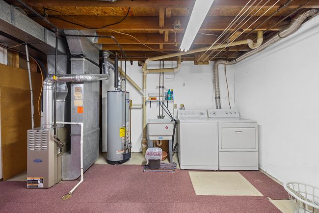 38906 Country Cir, Condo with 2 bedrooms, 3 bathrooms and null parking in Farmington Hills MI | Image 24