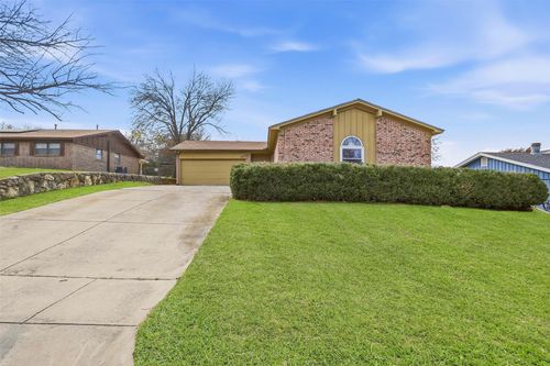 7833 Davenport Ave, Fort Worth, TX, 76116-7753 | Card Image