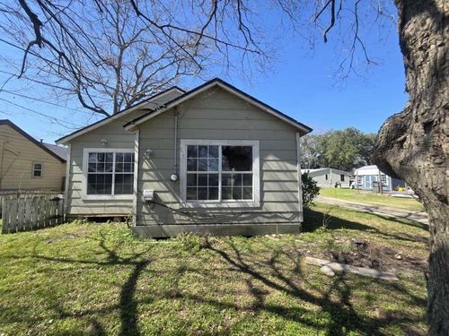 208 S 6th St, Highlands, TX, 77562-3610 | Card Image